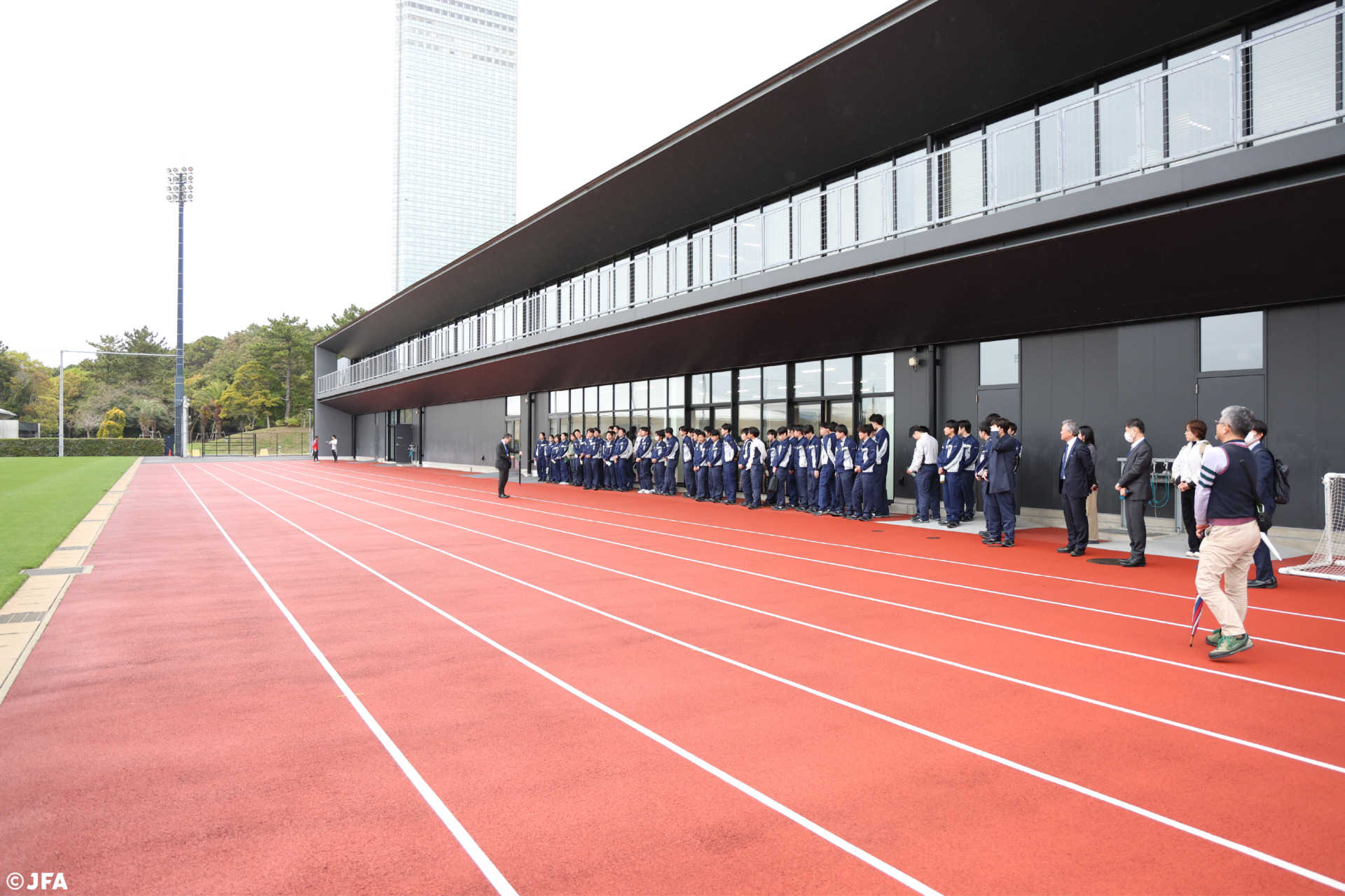 東亜道路工業×JFA　2026年度新入社員研修をJFA夢フィールドで実施
