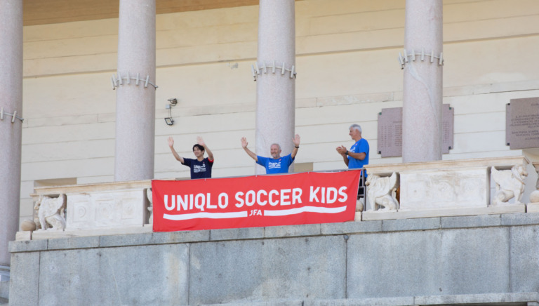 サッカー界のレジェンドが子どもたちに伝えた“楽しむ”姿勢　24年目の「JFAユニクロサッカーキッズ」が目指すもの